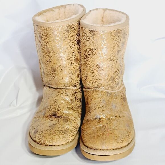 UGG   - Picture 3 of 15